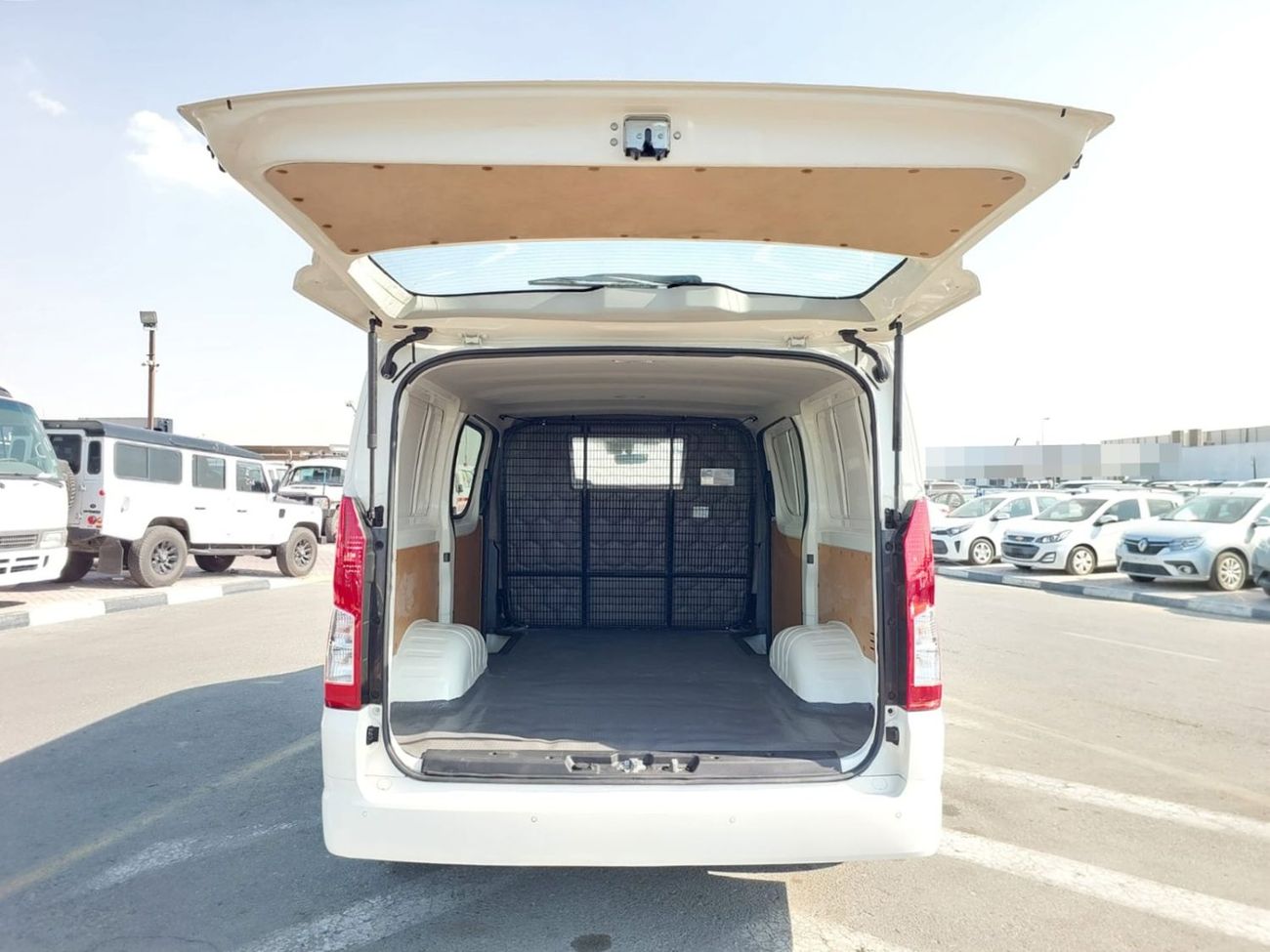 Toyota Hiace TOYOTA HIACE VAN RHD 2019 MODEL 2.8 L DIESEL AUTOMATIC(PM09311)