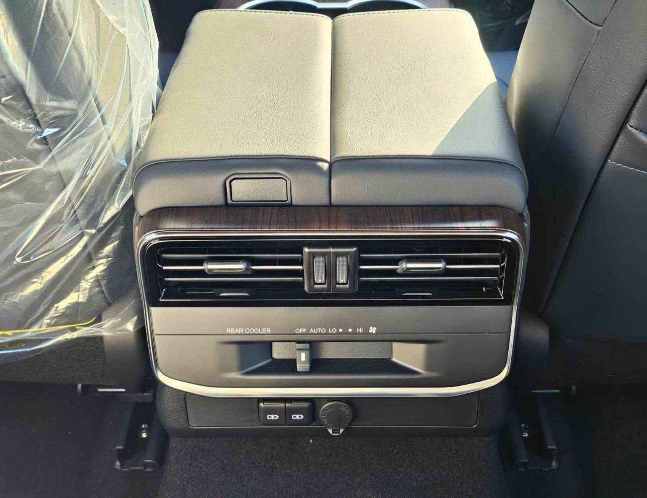 Toyota Land Cruiser GXR TWIN TURBO / 3.5L V6 PETROL / RADAR / REAR ENTERTAINMENT DVD / JBL SPEAKERS / FRONT PWR SEATS / 