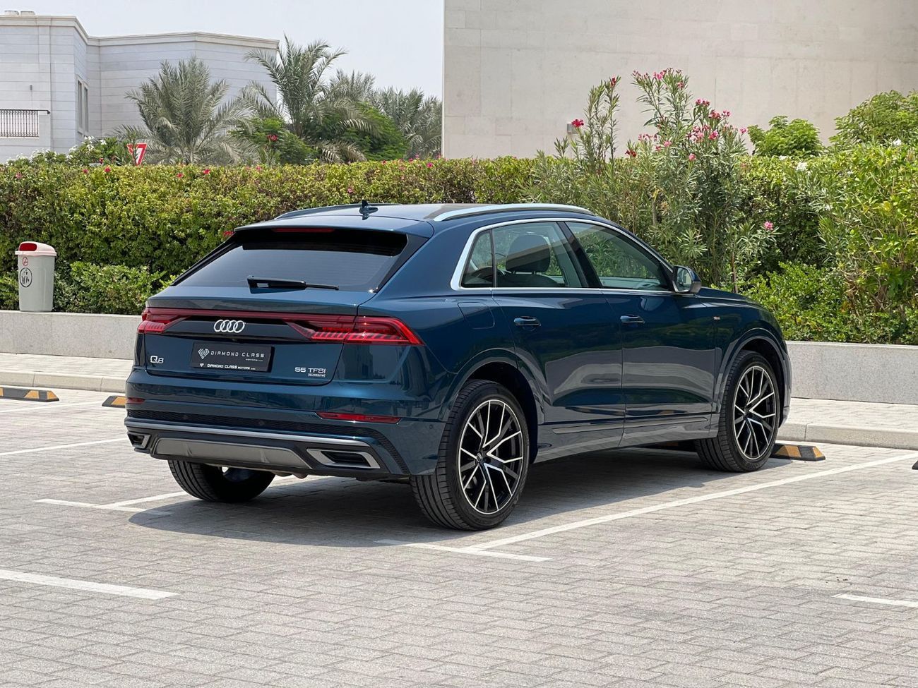 Audi Q8 55 TFSI quattro S-Line 3.0L (336 HP)