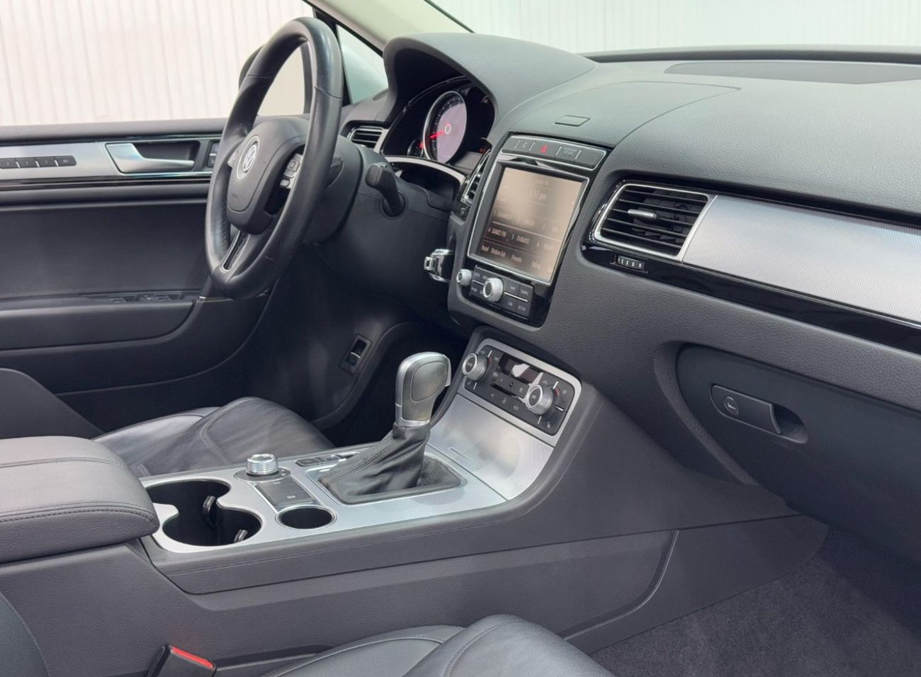 Volkswagen Touareg R-Line 3.0L 4WD 2018 Volkswagen Touareg R-Line, Warranty, Full Service History, Excellent Condition,