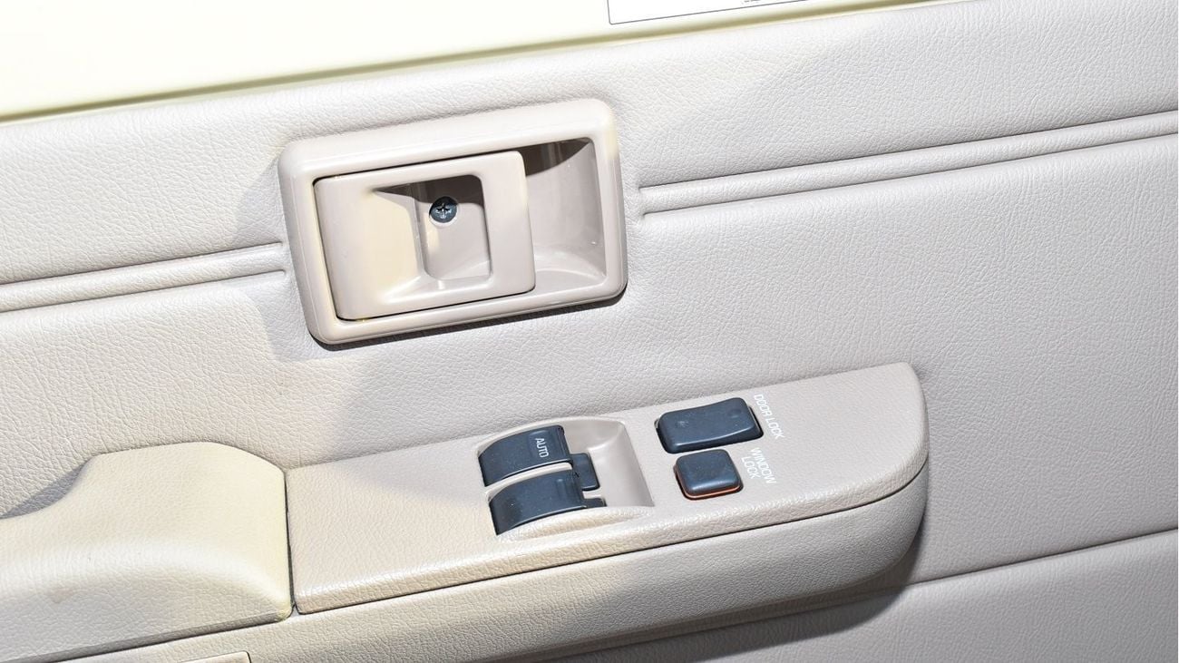 Toyota Land Cruiser Pick Up 4.0L V6 Single Cabin Auto transmission