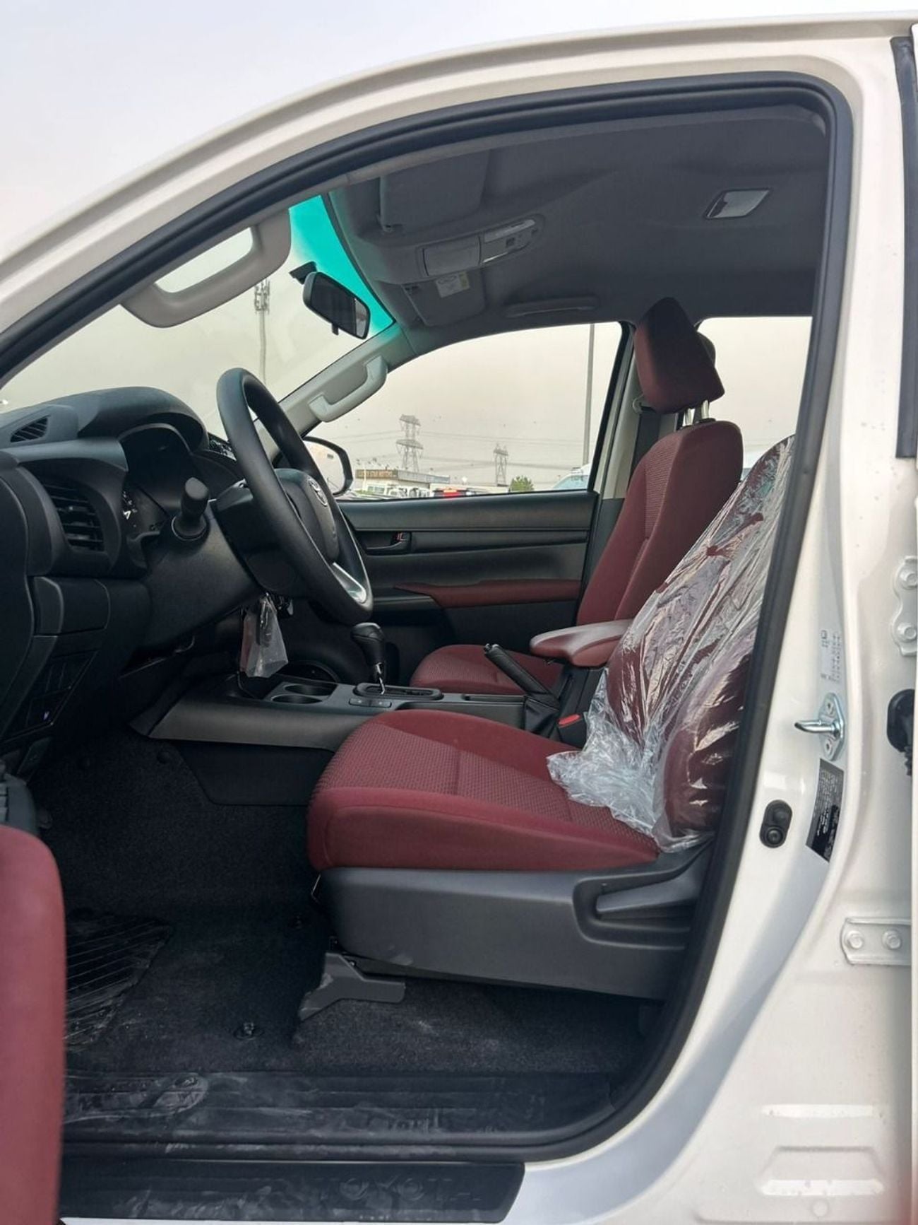 Toyota Hilux DLX 2.7L PTR OMAN AUTOMATIC BASIC