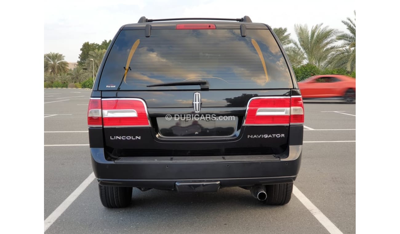 لينكولن نافيجاتور Lincoln Navigator 2010 GCC Perfect Condition - Accident Free