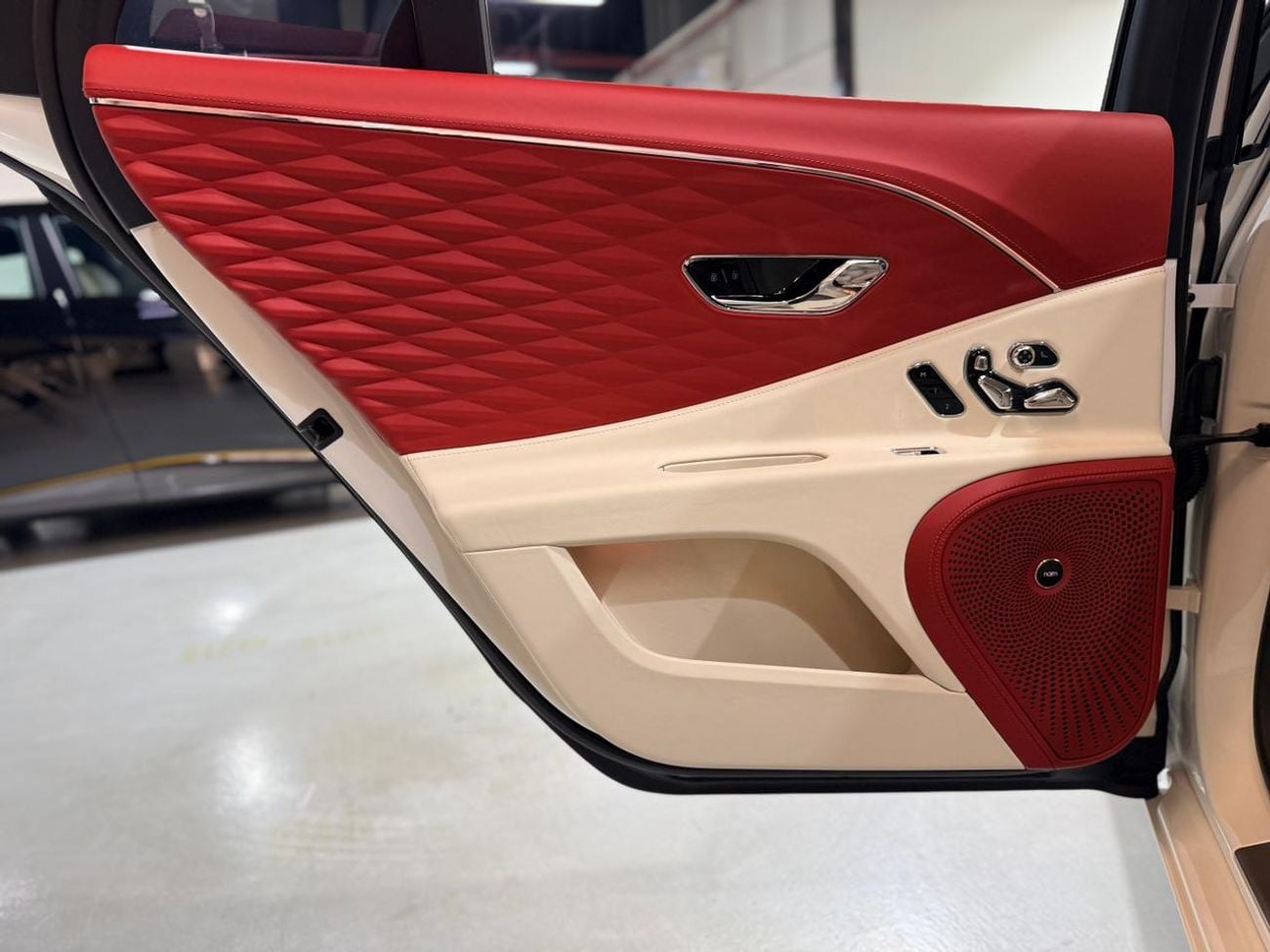 بنتلي فلاينج سبور 4.0T V8