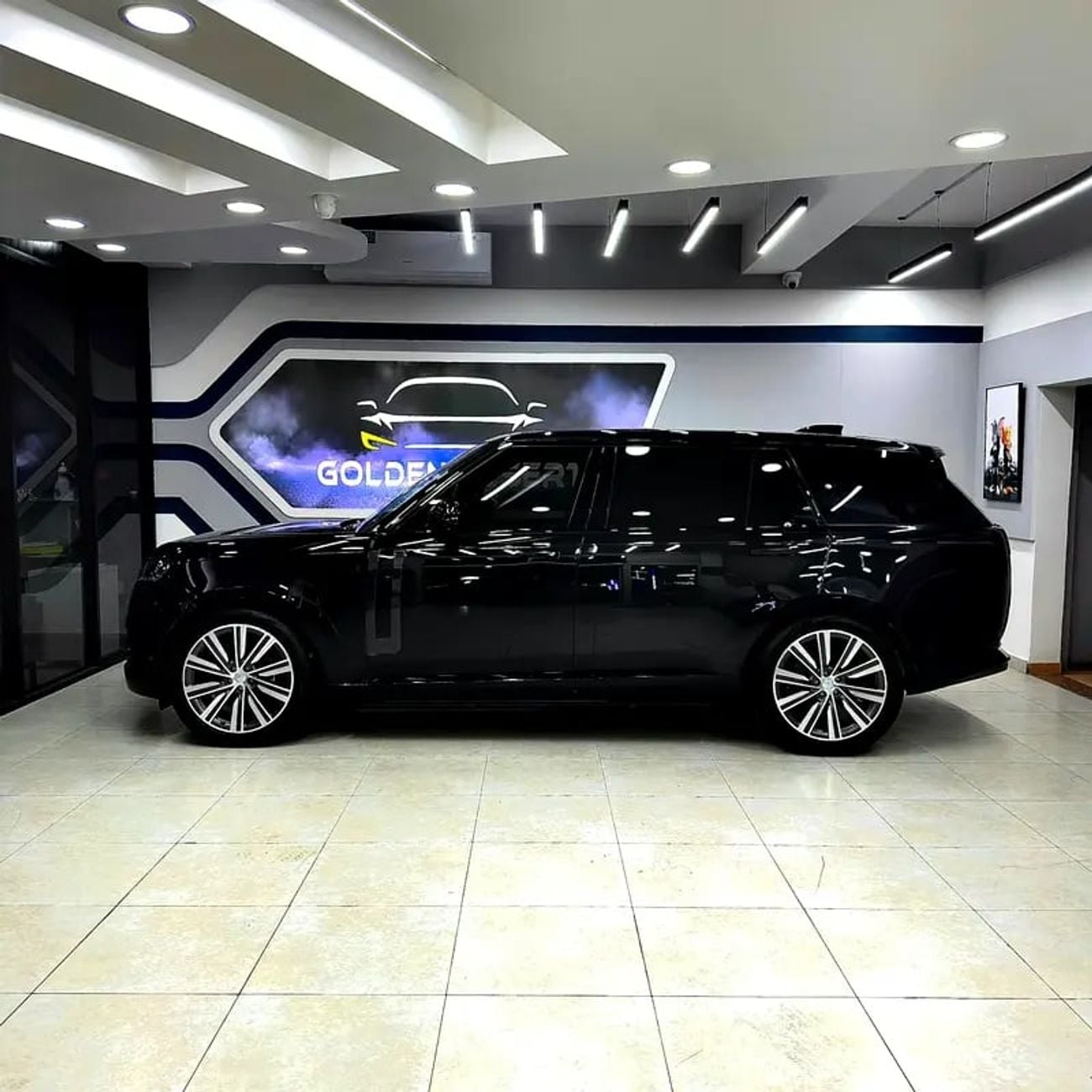 Land Rover Range Rover Vogue First Edition - GCC/ Specs