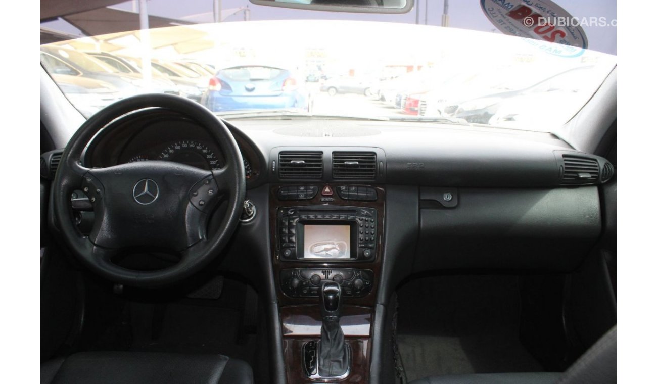 Mercedes-Benz C 200 ACCIDENTS FREE - GCC - PERFECT CONDITION - ELEGANCE - FULL OPTION - ENGINE 1800 CC