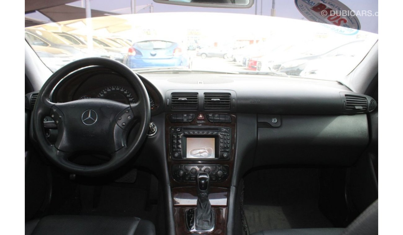 Mercedes-Benz C200 ACCIDENTS FREE - GCC - PERFECT CONDITION - ELEGANCE - FULL OPTION - ENGINE 1800 CC