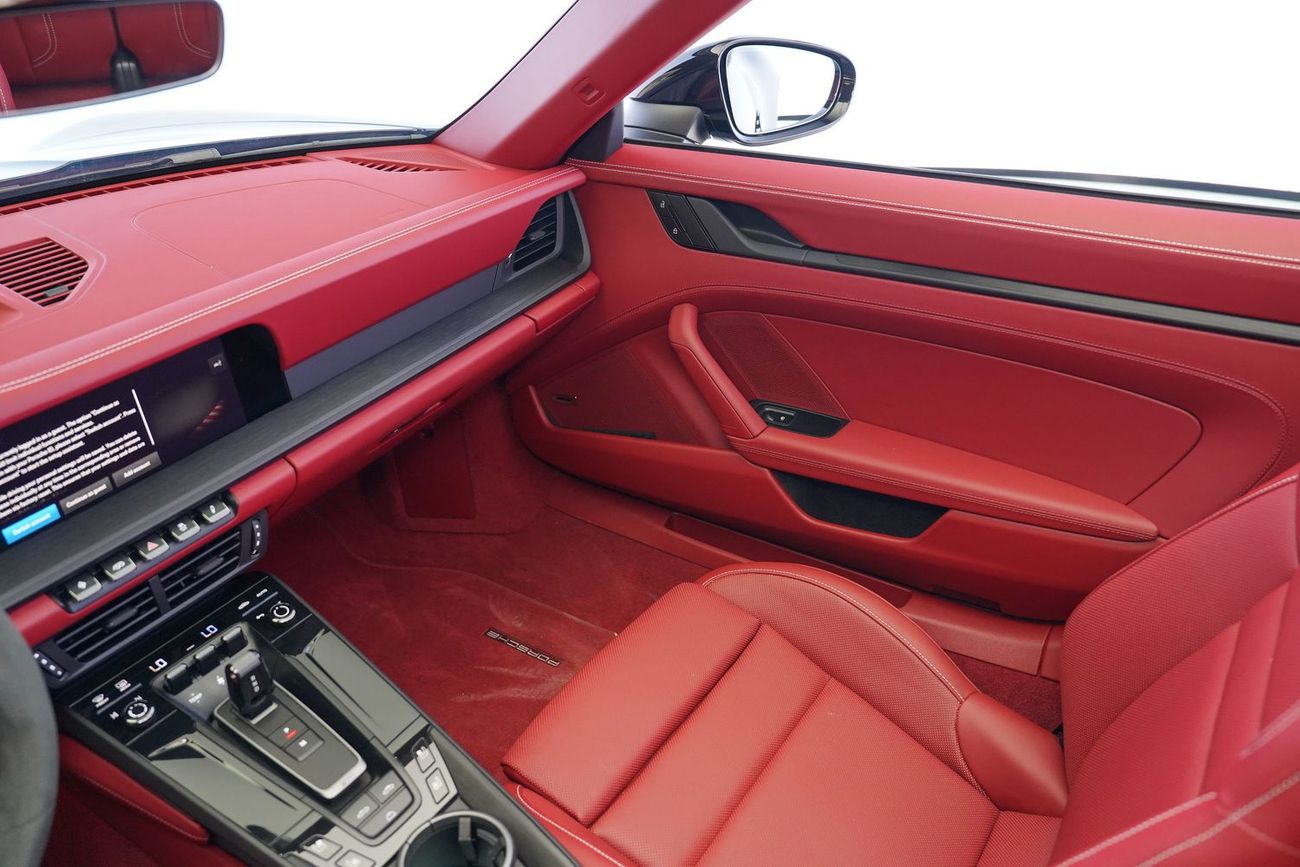 بورش 911 Carrera GTS 3.0L (450 HP) Convertible