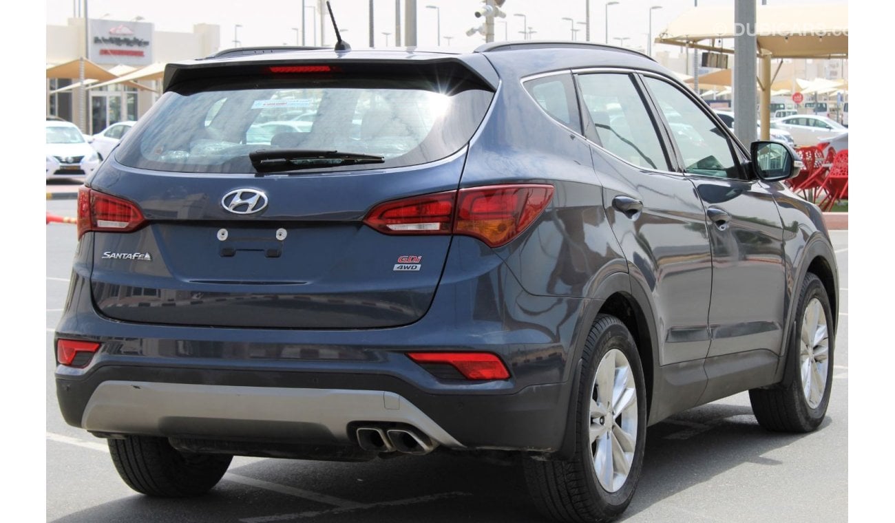 Hyundai Santa Fe Hyundai Santa Fe 2017 GCC in excellent condition, panorama without accidents, very clean from inside