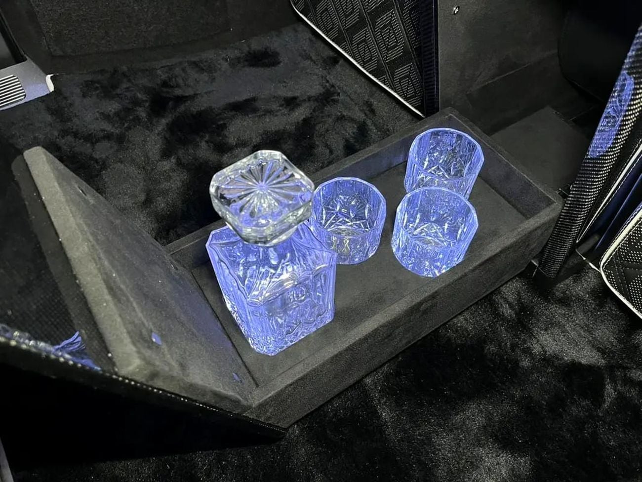 مرسيدس بنز V 300 NEW ARRIVAL 2026 MODEL VIP MERCEDES GCC V300 with ADDITIONAL REAR AC - 2 Years Warranty by VLINE