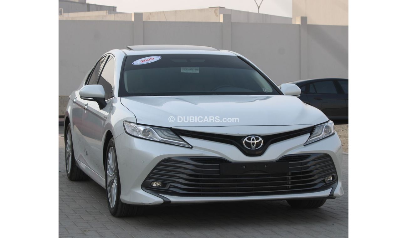 Toyota Camry SE+ TOYOTA CAMRY 2020 WHITE GCC FULL OPTION  EXCELLENT CONDITION WITHOUT ACCIDENTS