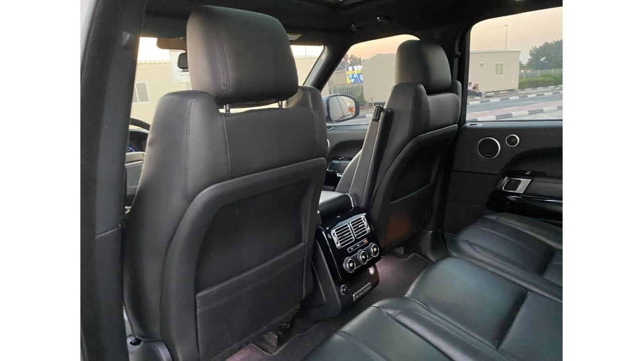 لاند روفر رينج روفر GCC SPEC NEAT AND CLEAN