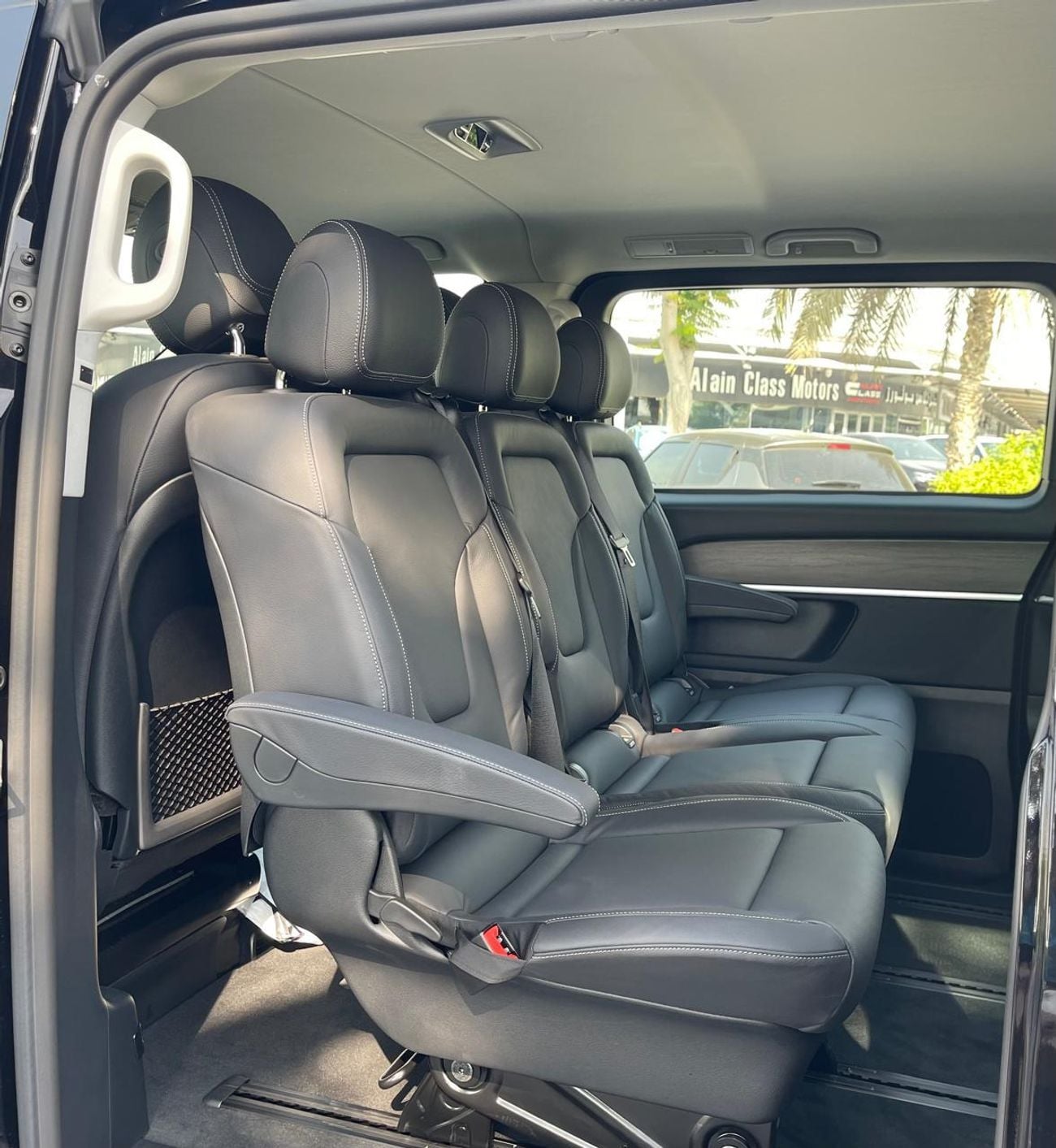 مرسيدس بنز V 300 Avantgarde Under Agency Warranty 2026 GCC