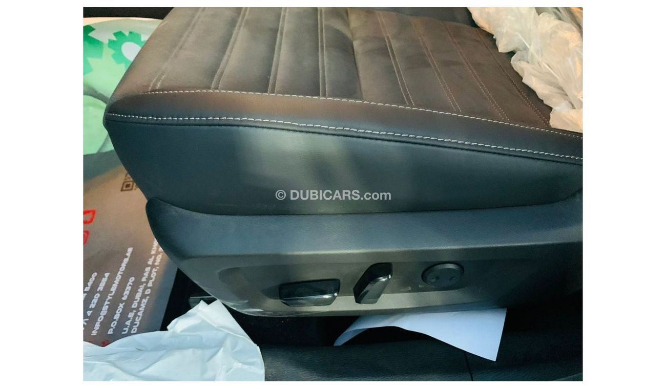 Mitsubishi Outlander BRAND NEW MITSUBISHI OUTLANDER GCC SPEC 2.5L SUV 4WD 7 SEATER 5 DOOR DUAL A/C PANORAMIC SUNROOF AVIL