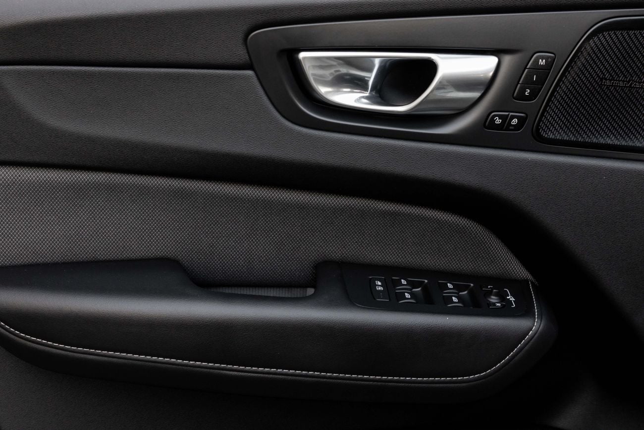 فولفو XC 60 XC60 B5 Ultimate Dark | 2,155 P.M | 0% Downpayment | Volvo Warranty