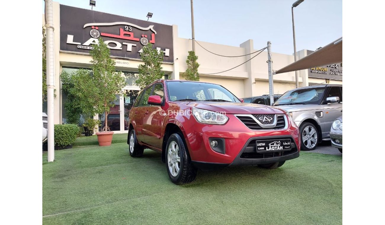Chery Tiggo Model 2015 No. 1 red color inside beige leather hatch installed in excellent condition that does not