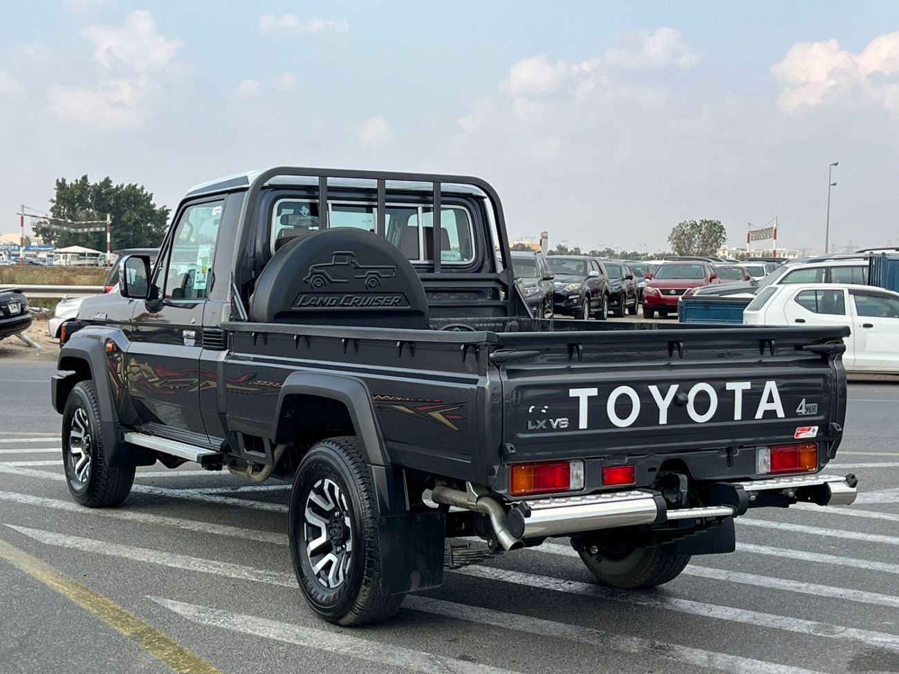Toyota Land Cruiser Pick Up Toyota Landcruiser 79 Singel Cabin Automatic ToP Tier 2025 Model GCC -Grey Color