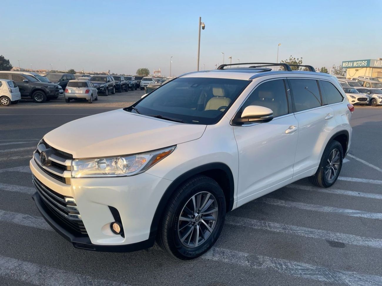 تويوتا هايلاندر 2018 Toyota Highlander XLE 3.5L V6 Full Option - 7 Seater With Radar - Leather Electric Seats - Trun
