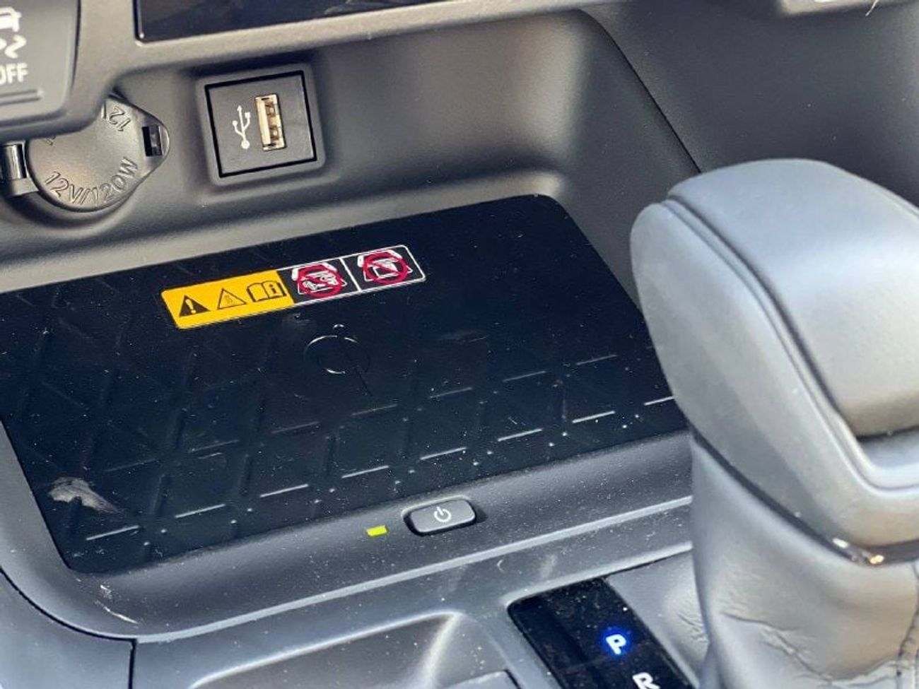 Toyota RAV4 2.5L HYBRID A/T // 2025 // MID OPTION WITH SUNROOF , NAVIGATION // SPECIAL OFFER // BY FORMULA AUTO