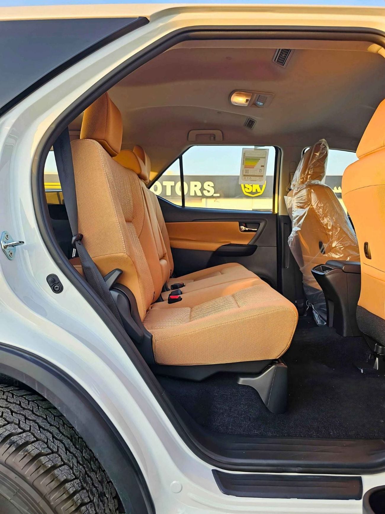 تويوتا فورتونر SR5 / MID OPTION / 2.7L PETROL / AUTO AC / KEY START/ 4WD (CODE # FPE1)