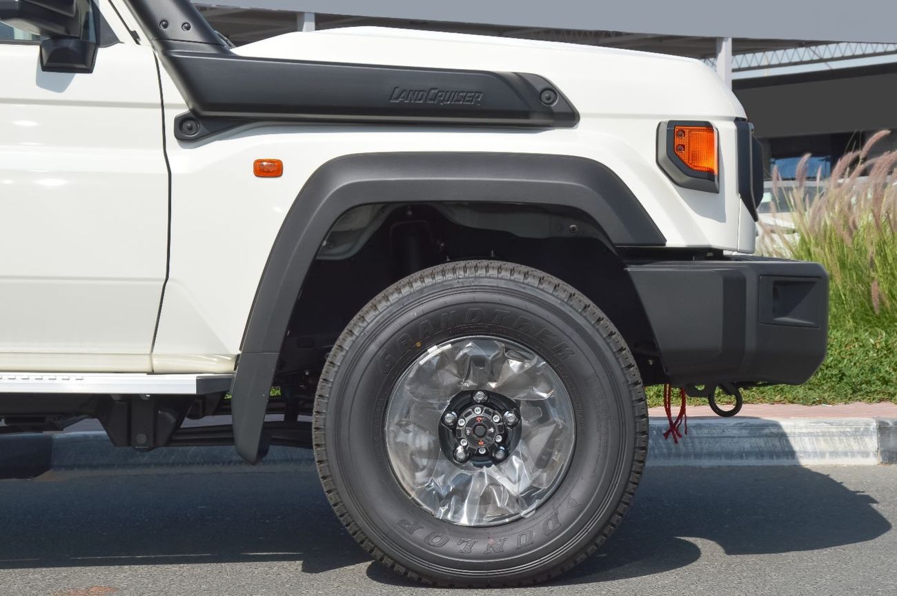 Toyota Land Cruiser TOYOTA LAND CRUISER 79 SERIES 4.5L DOUBLE CABIN 4WD DIESEL 2024 | AUDIO PLAYER | ALLOY WHEELS | WINC