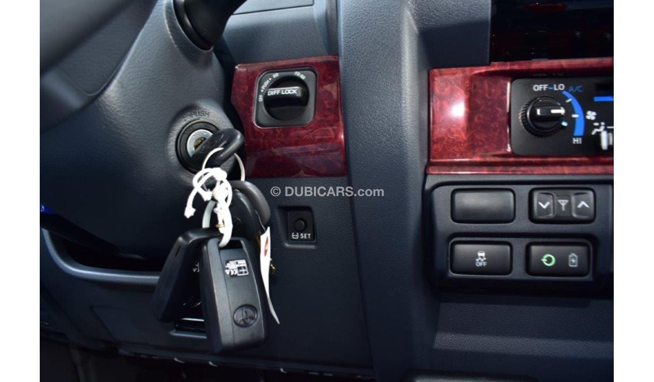 تويوتا لاند كروزر بيك آب Double Cab