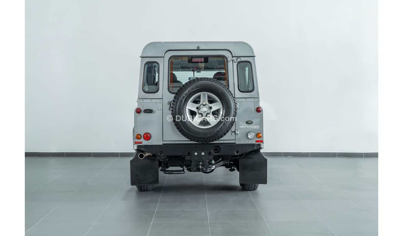 Land Rover Defender 2013 Land Rover Defender TD4 2.4L / Comfort Pack & Exterior Pack / Full-Service History