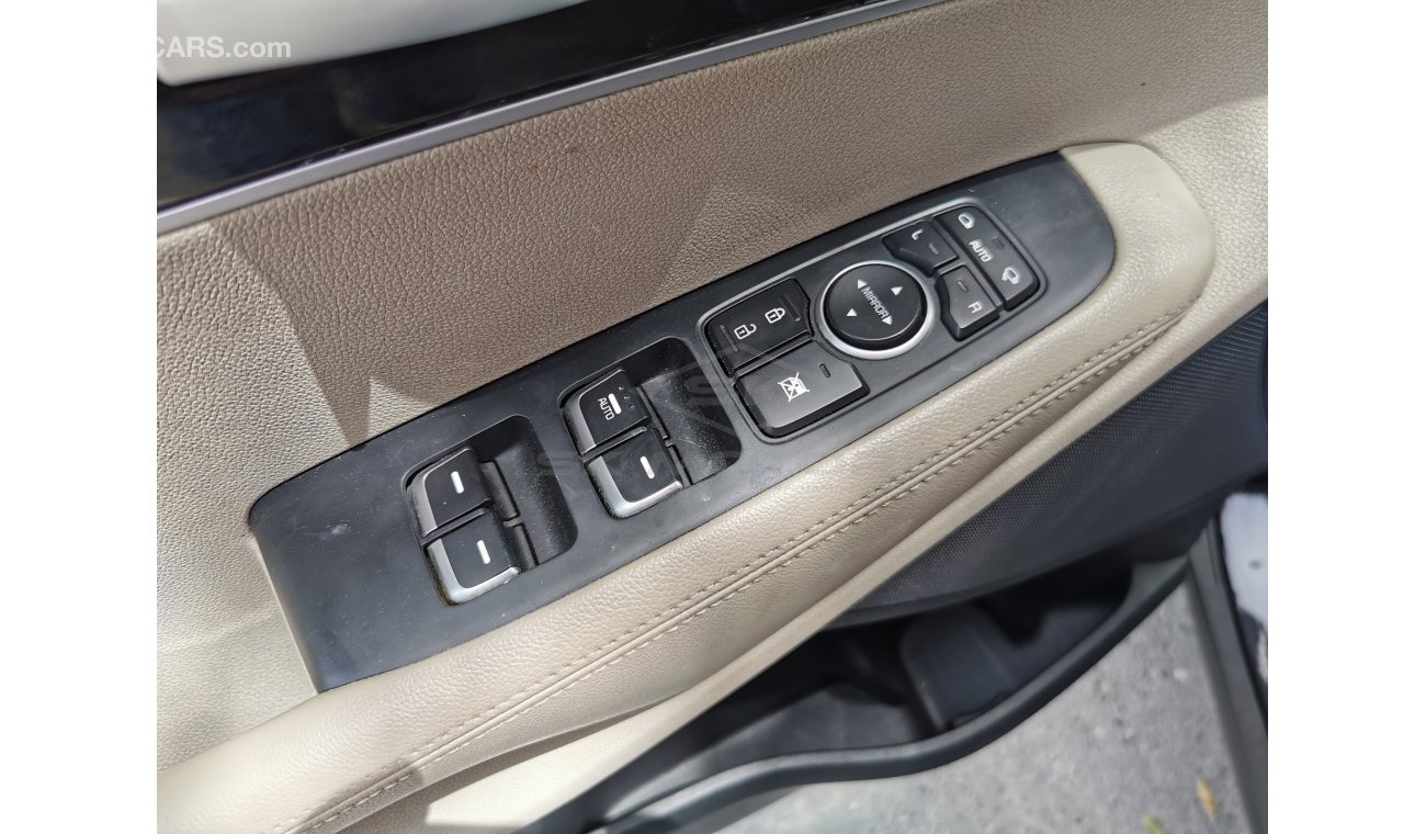 Kia Sorento 2.4L, 18" Rims, LED Headlights, Parking Sensors, Headlamp Lightening Switch, USB (LOT # 766)