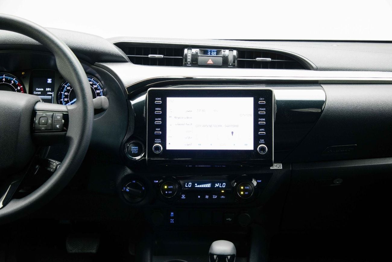 تويوتا هيلوكس Adventure 4.0L - Platinum White Inside MLM Black | Export Only