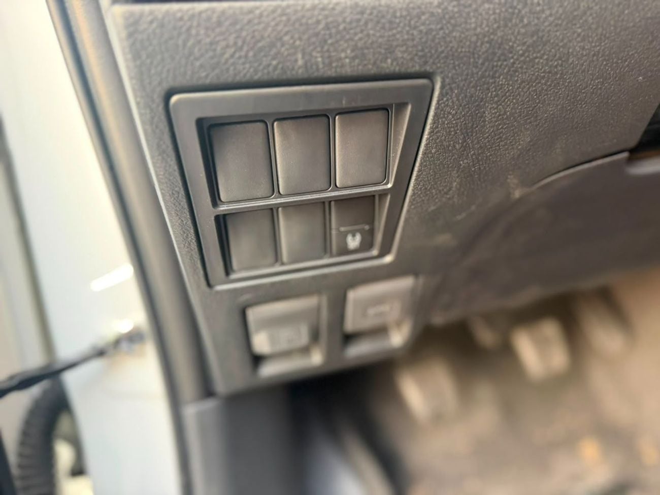 Toyota Hilux GLX FULL PUSH START MANUAL