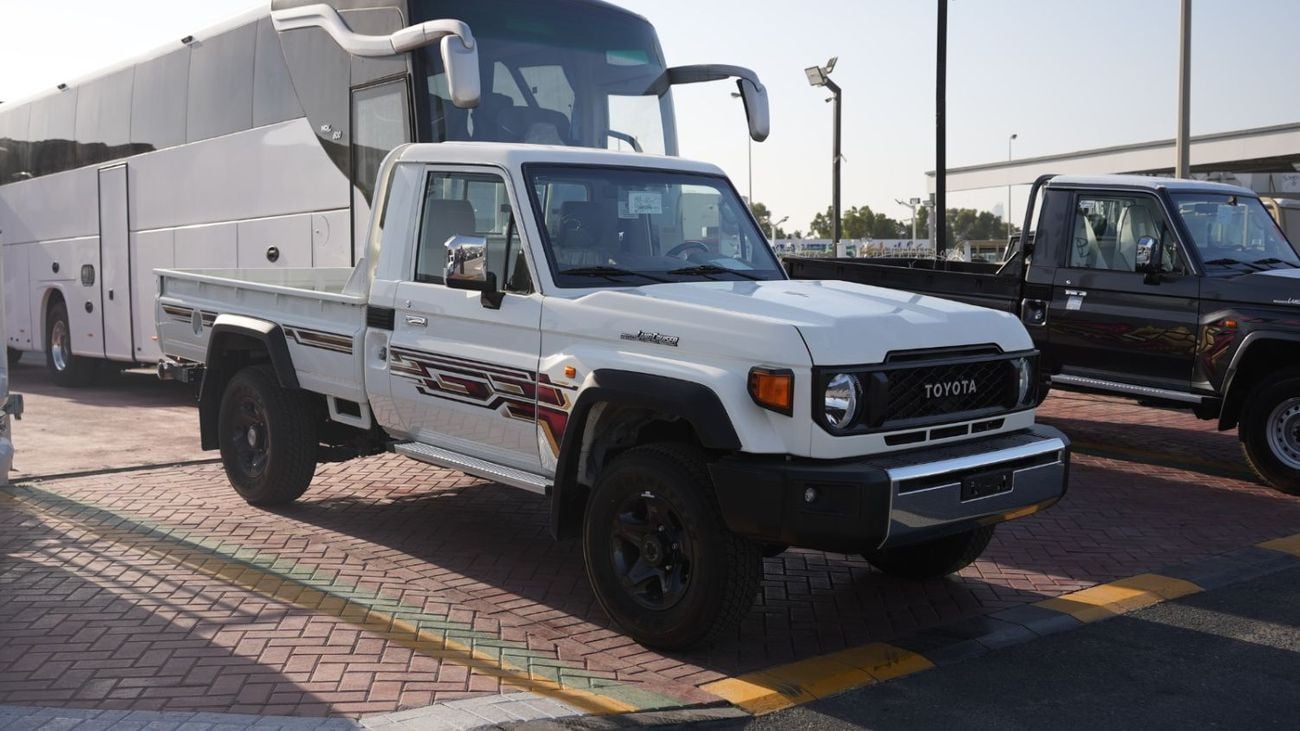 تويوتا لاند كروزر بيك آب TOYOTA LC79 PICK-UP SINGLE CABIN 4.0L V6 M/T 2025 BASIC
