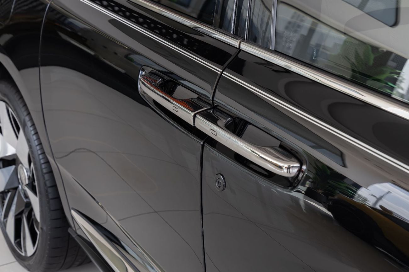 Rolls-Royce Cullinan ROLLS-ROYCE CULLINAN | SILVER BADGE | FULL OPTIONS | BESPOKE SOUND SYSTEM | GCC SPECS | 2025