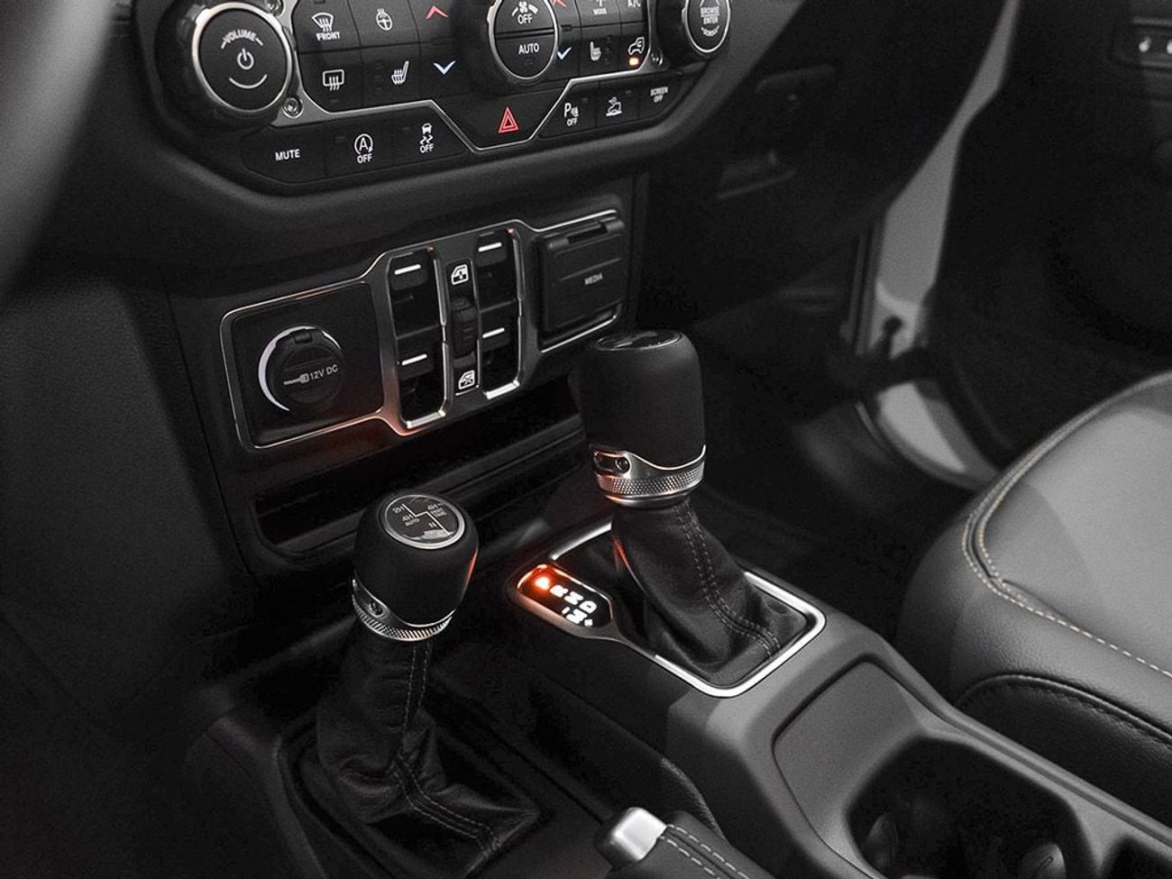 جيب رانجلر Unlimited Sahara 2.0L A/T