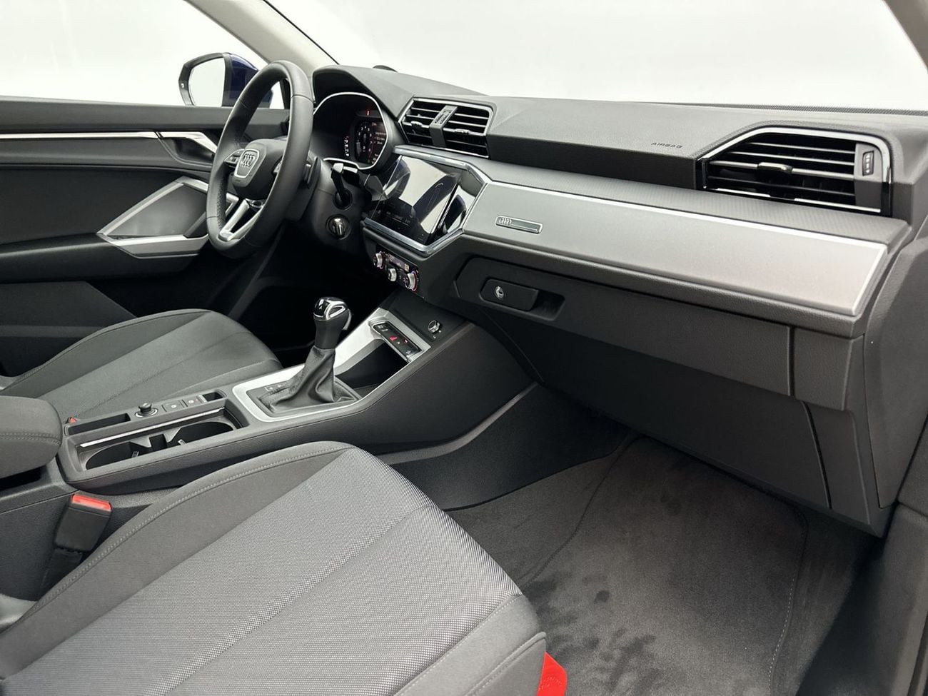 Audi Q3 35 TFSI Advanced 2.0L Q3 Advanced 35 TFSI 150hp (Ref# 29710)