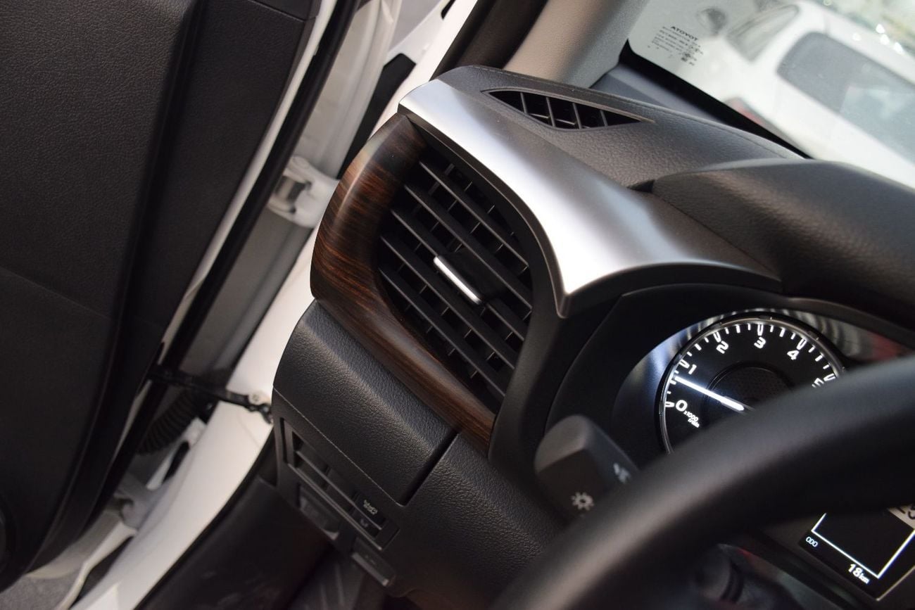 تويوتا هيلوكس SR5 (NON GCC) 2.7L (4x4) Petrol