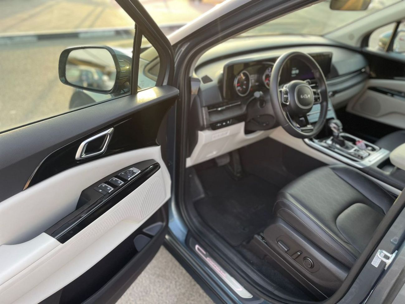 Kia Carnival 2024 Kia Carnival EX 3.5L V6 - Full Option - 8 Seater - Front & Rear Radar Sensor - Trunk / Door Ful