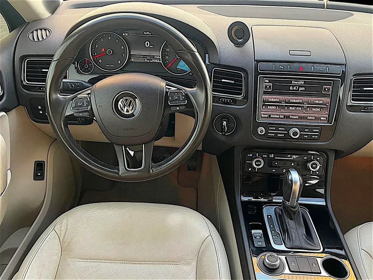 Volkswagen Touareg 1,005 P.M | SEL | GCC Specs | Pristine Condition