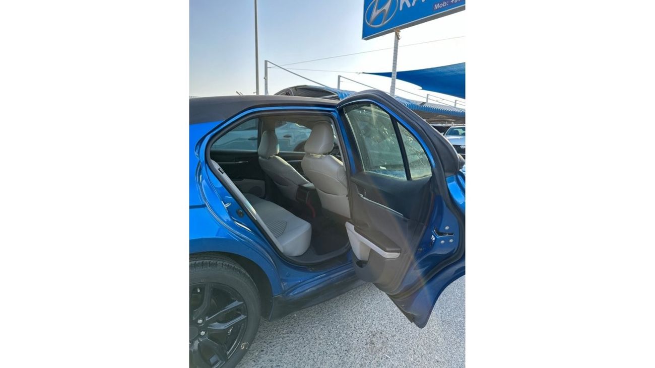 Toyota Camry Toyota Camry 2018 with an engine capacity of 2.5 4 cylinders in good condition leather interior has