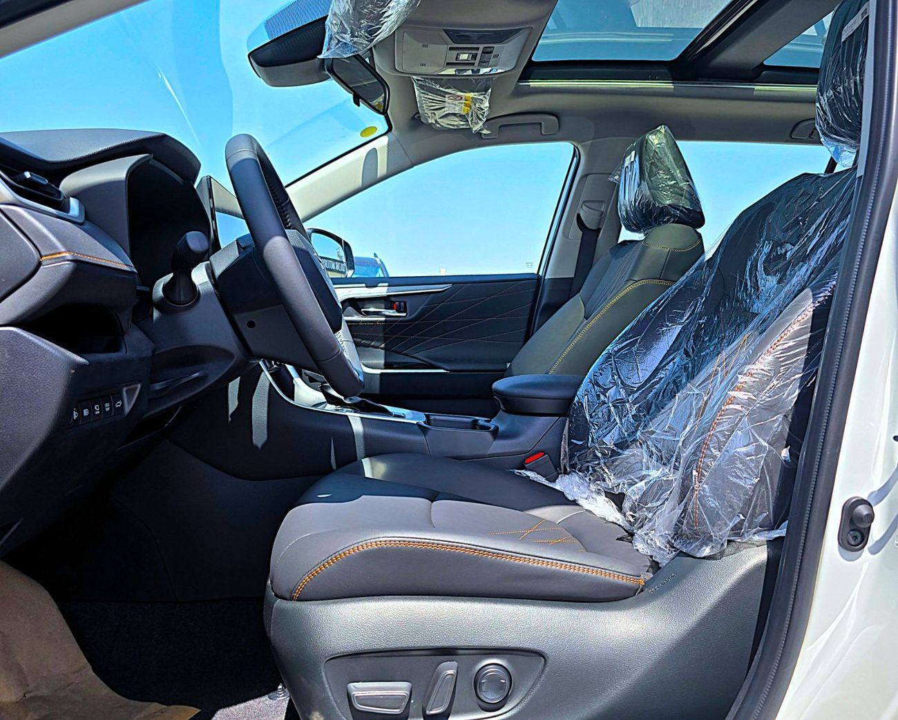 تويوتا راف ٤ TOYOTA RAV4 PETROL 2.0L - CHINESE SPECS- FULL OPTIONS - 4X2 - 2025 MODEL - WHITE INSIDE BLACK - 