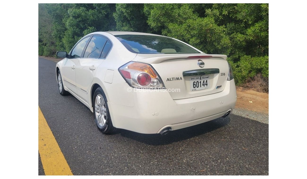 نيسان ألتيما