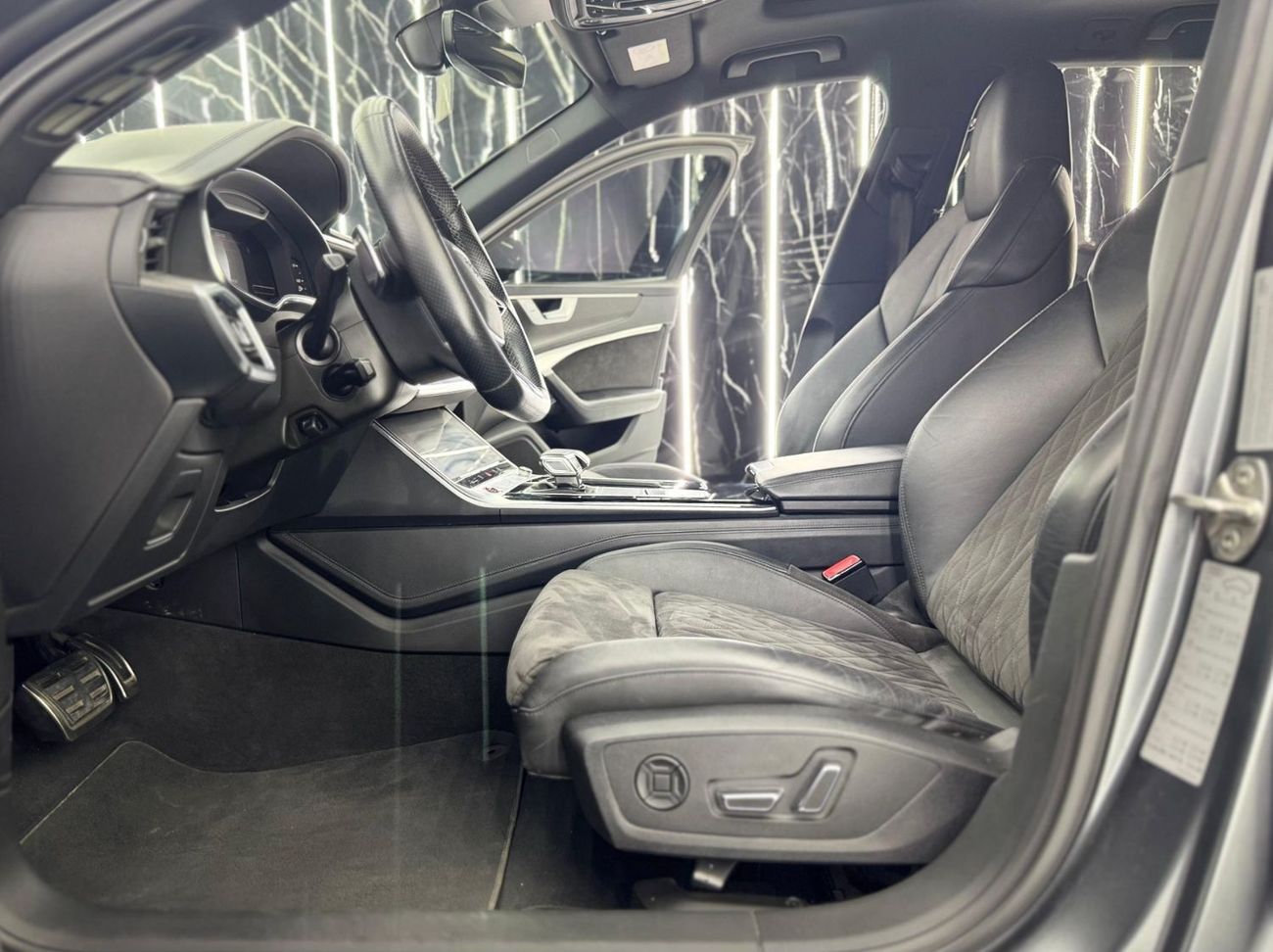 أودي RS6 quattro 4.0L 2021 Audi RS6 Quattro Sportback, Warranty, Carbon Fiber Package, Full Options, 591HP