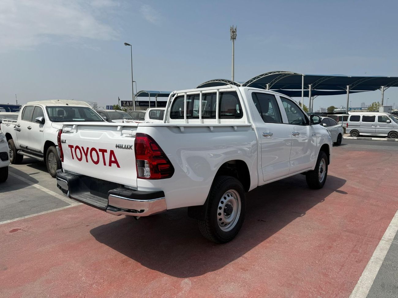 Toyota Hilux TOYOTA HILUX 2.4 L AT BASIC WHITE 2025- OMAN SPEC