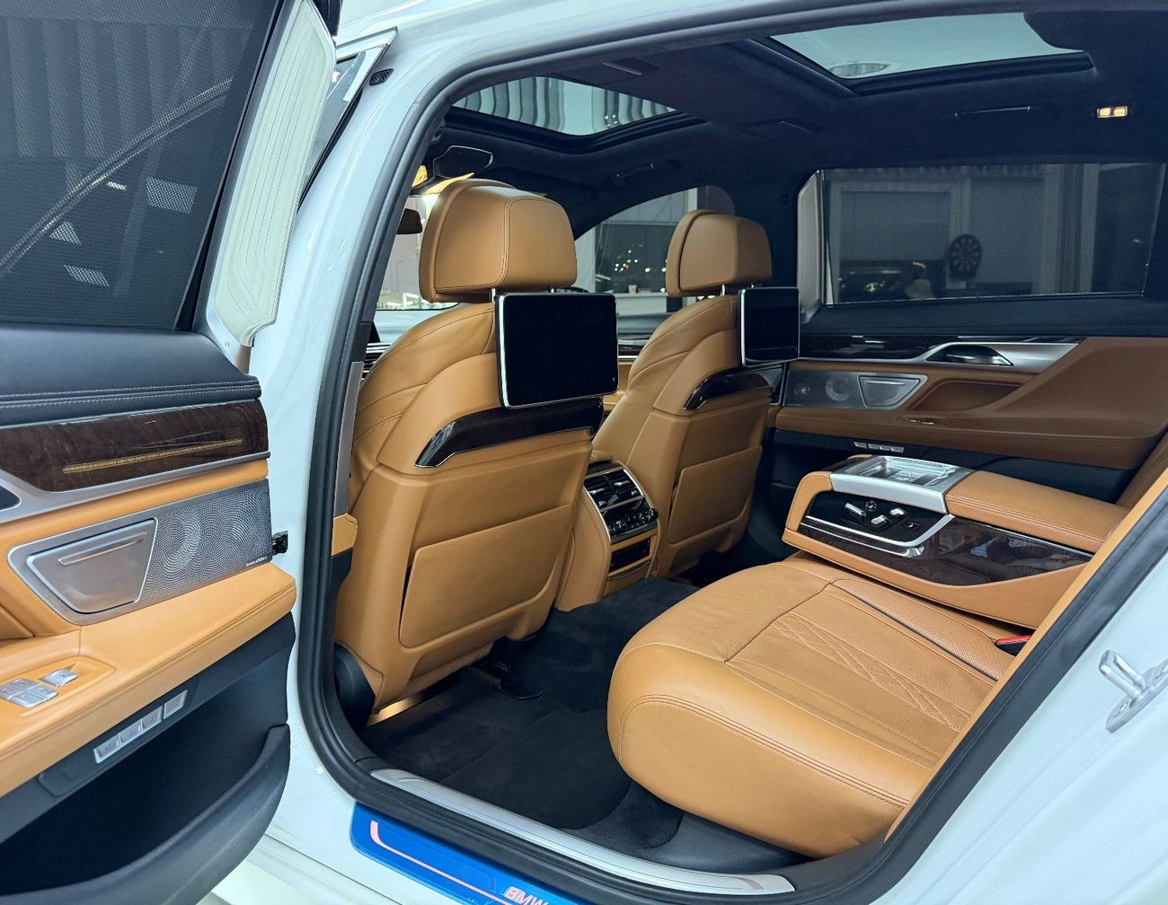 BMW 750Li xDrive 4.4L (530 HP)