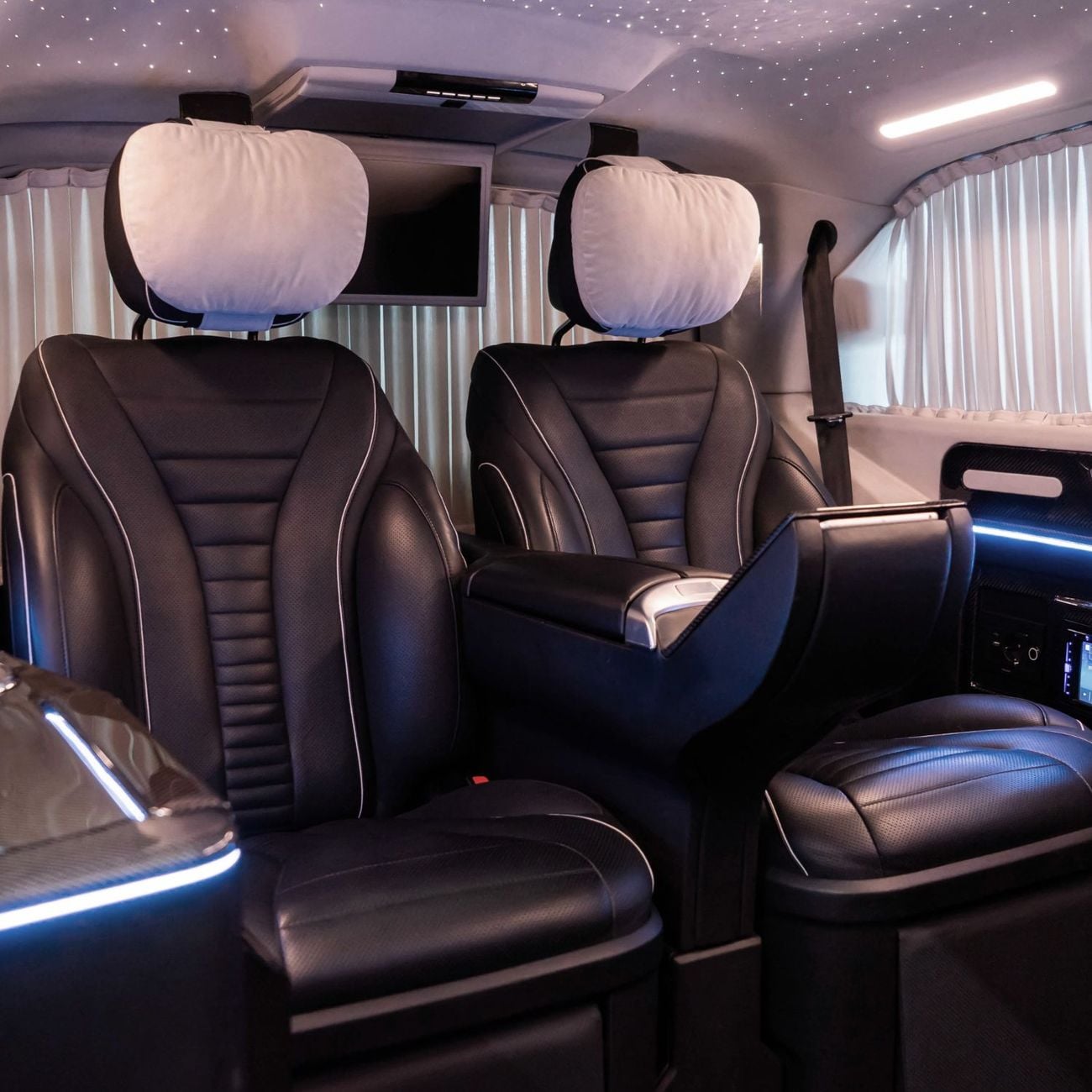 Mercedes Benz V 250 AED 2,682 P.M • 0% Downpayment • Mercedes-Benz V 250d Exclusive • 1 Year Warranty