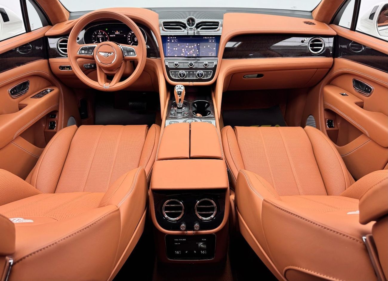 Bentley Bentayga *Brand New* 2024 Bentley Bentayga V8, 2028 Bentley Warranty + Service Pack, Delivery Kms, GCC