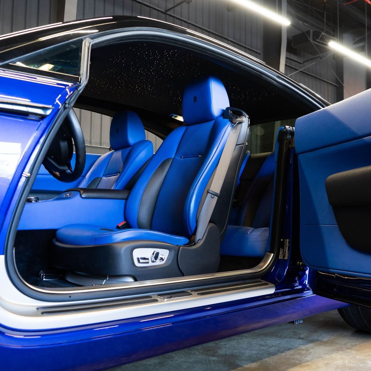 Rolls Royce Wraith STD AED 19,166 P.M • 0% Downpayment • Rolls-Royce Wraith • 1 Year Warranty