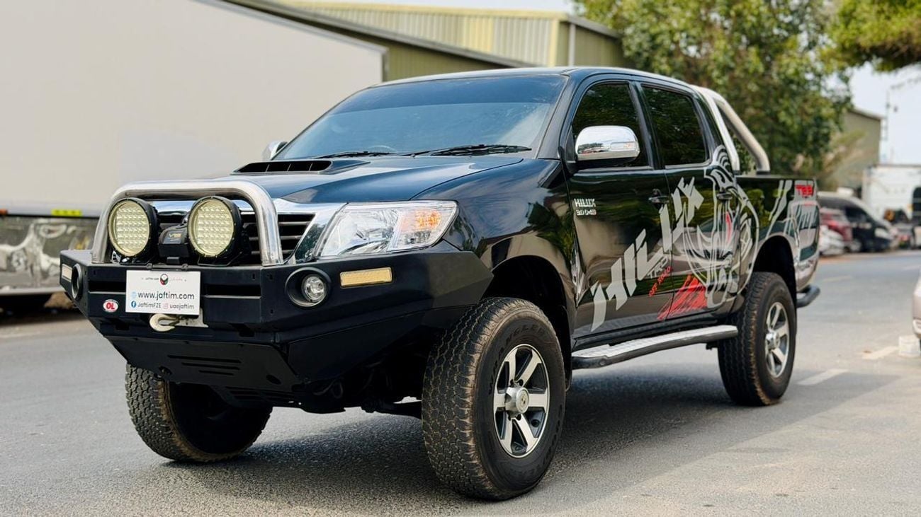 Toyota Hilux HEAVY BULL BAR INSTALLED | DOUBLE CABIN | MT | 4WD | 3.0 DIESEL ENGINE