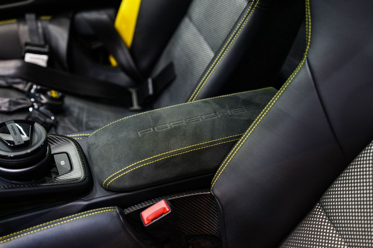 Porsche 911 GT3 RS 4.0L (520 HP) Coupe Weissach Package, Full Carbon, Ceramic Brakes, Lift System, Al Nabooda Wa