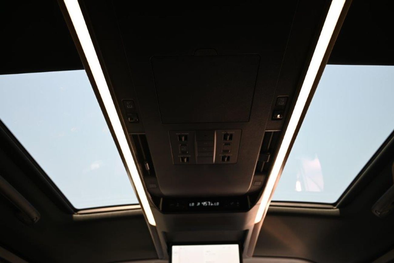 Toyota Alphard Hybrid 2.5L E-4WD 7-Seater AT