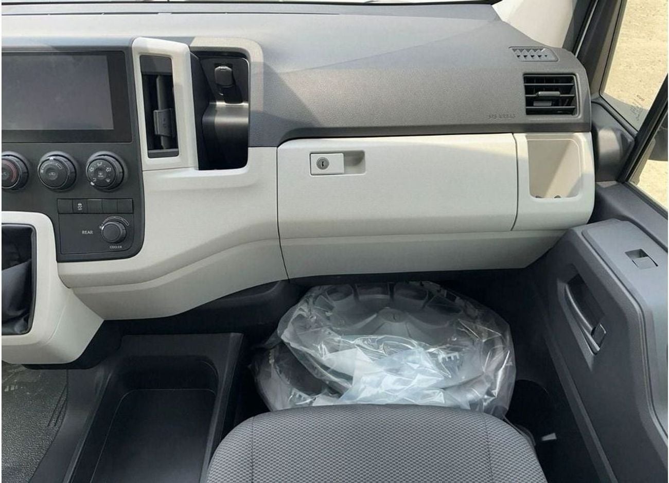 تويوتا هاياس GL TOYOTA HIACE 3.5 PASSENGER MANUAL TRANSMISSION 2025 MODEL